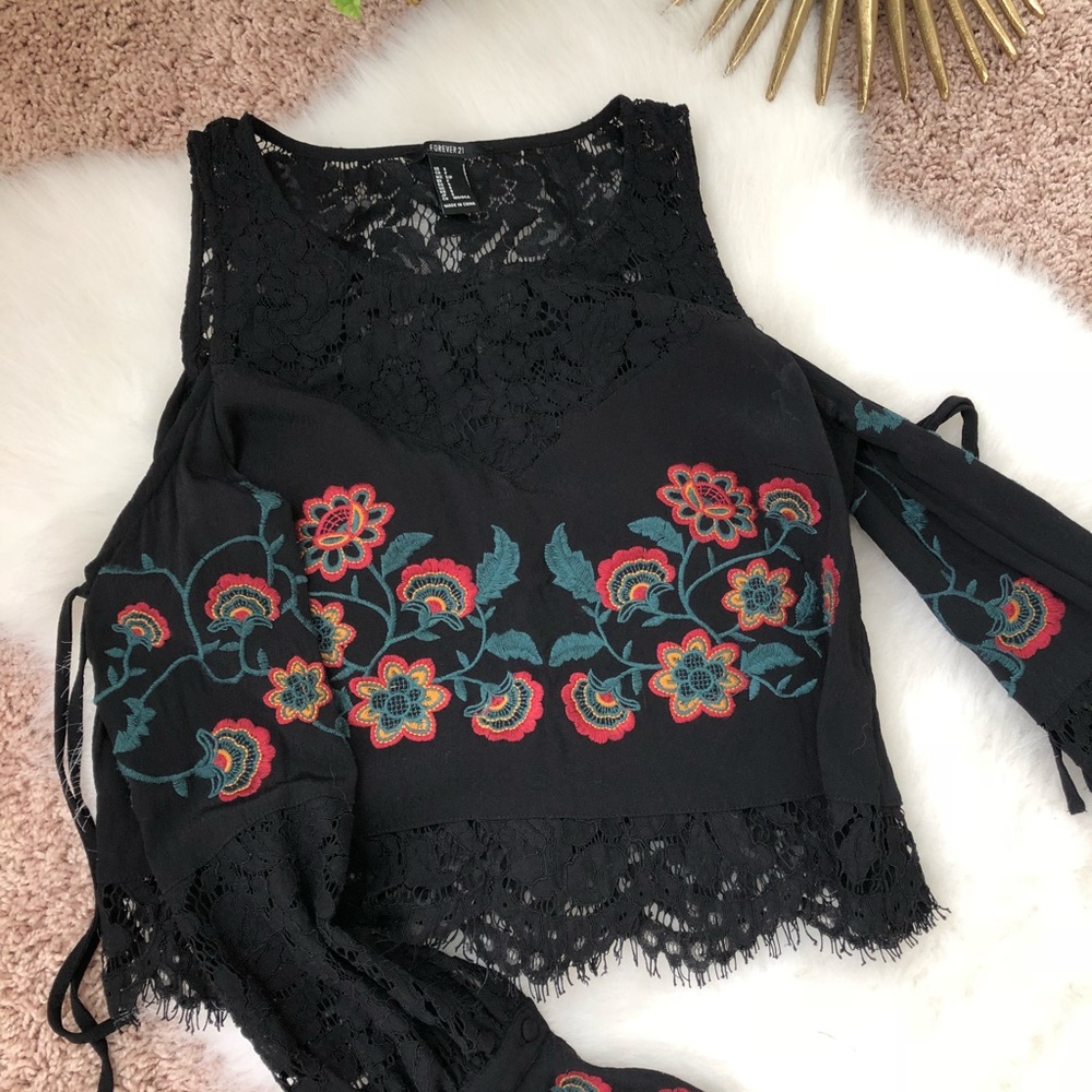 Cold Shoulder Top - Picture 4 of 5